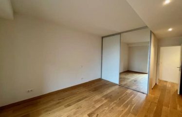 Très bel appartement lumineux avec balcon à Hollerich